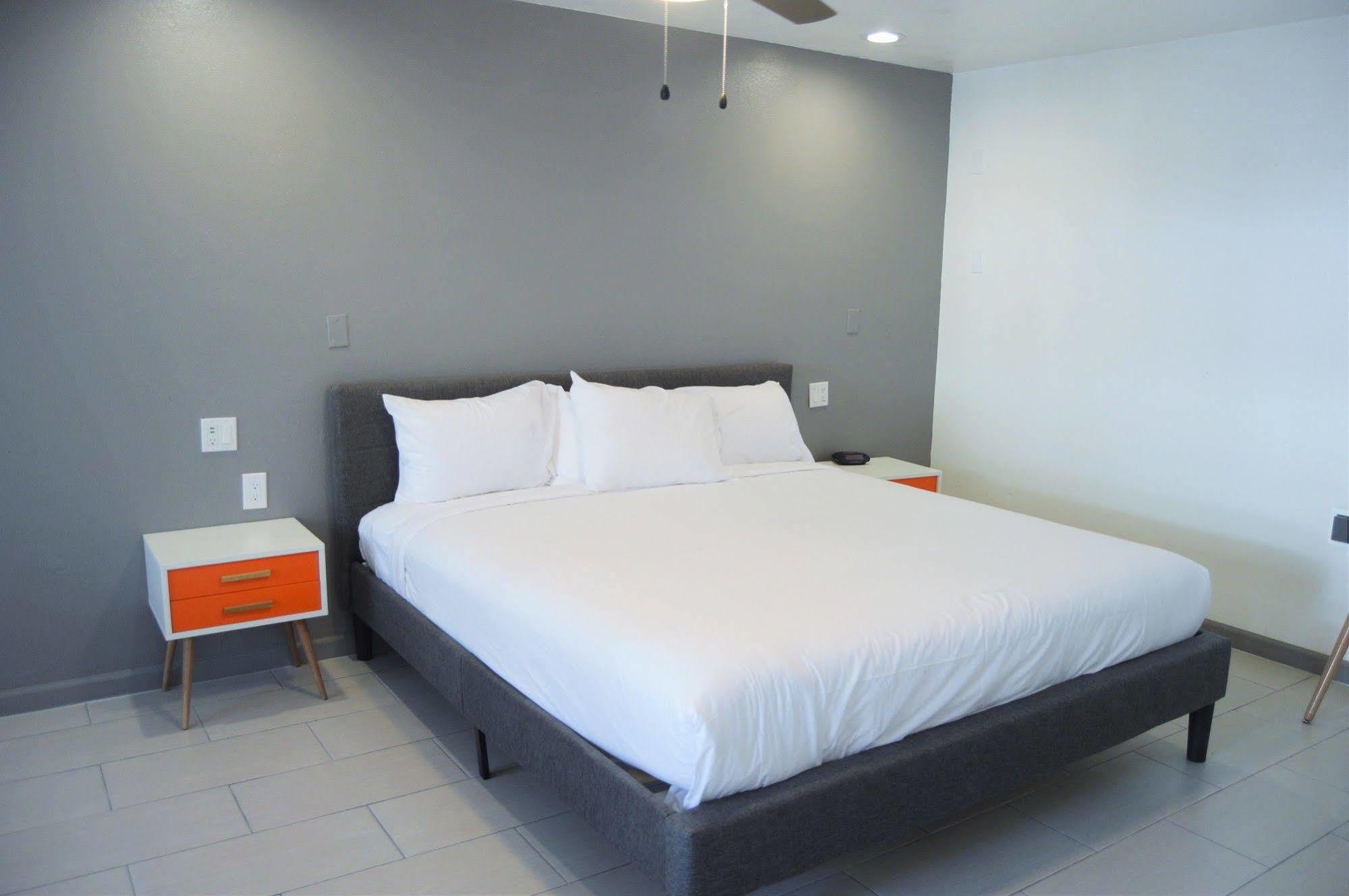 Musicland Hotel Palm Springs Bagian luar foto