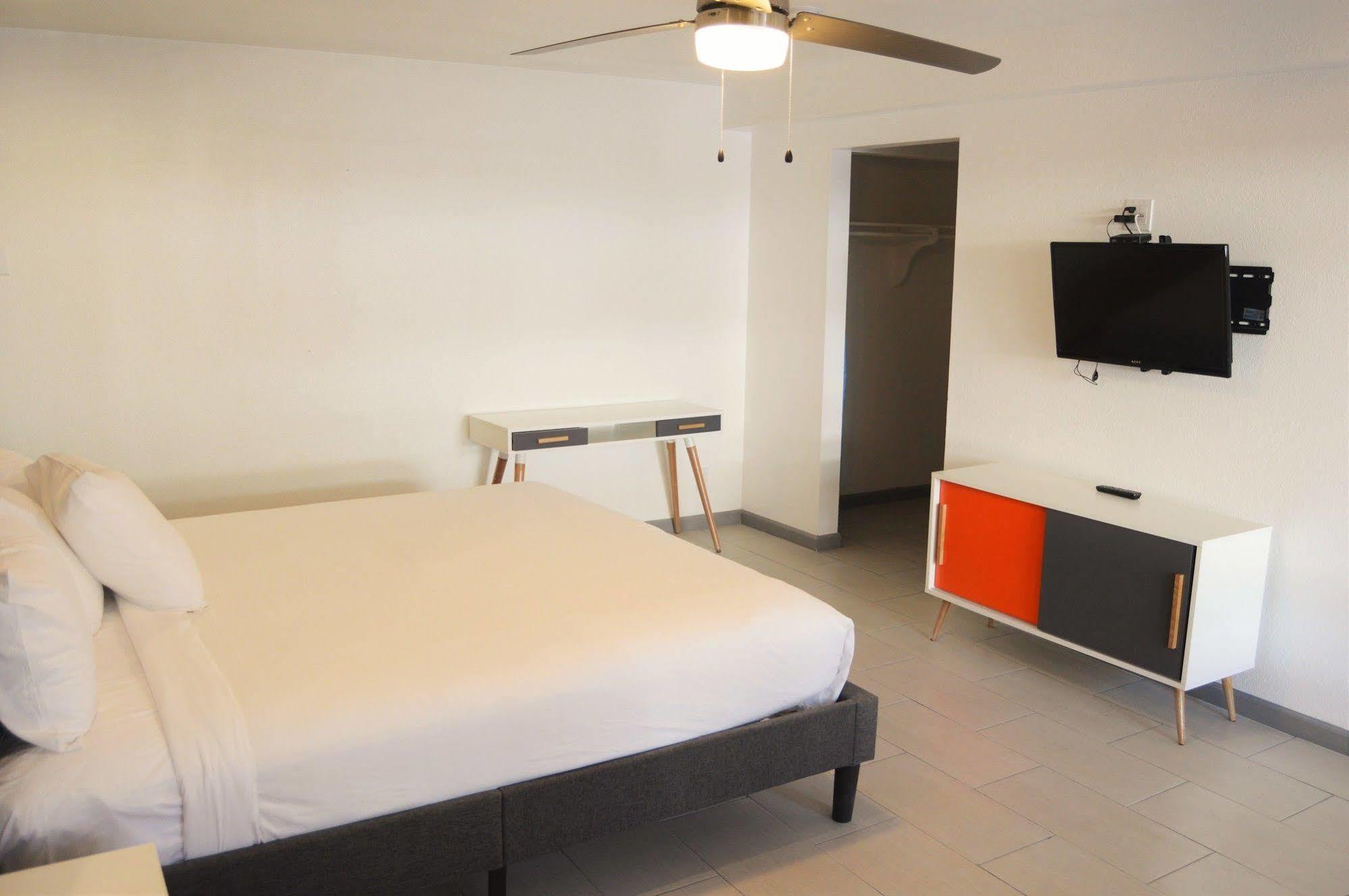 Musicland Hotel Palm Springs Bagian luar foto